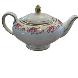 Sadler tea pot oval design with cabbage roses.